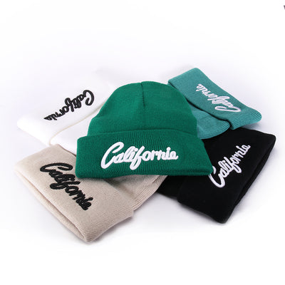 Gorro Tejido con Letras 3D Bordadas - Image 11