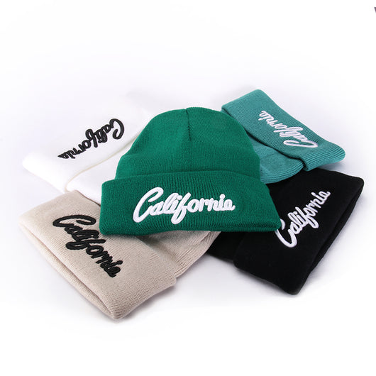 Gorro Tejido con Letras 3D Bordadas - Image 11