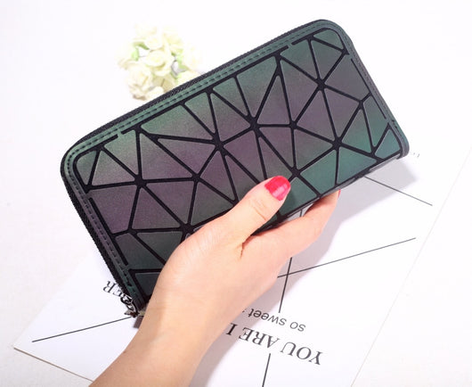Cartera Larga para Mujer con Diseño Geométrico y Cierre Luminoso - Image 7