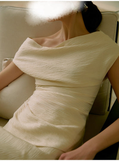Blusa Esbelta con Diseño de Hombro Oblicuo y Pliegues Favorecedores - Image 17