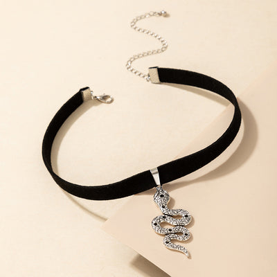 Collar Gótico de Terciopelo Witchy - Gargantilla Grunge Oscura para Regalo - Image 5