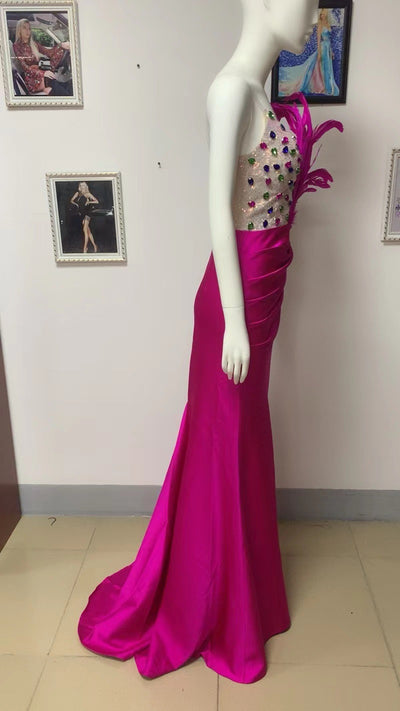 Vestido Ajustado con Detalles de Plumas y Cintura Alta - Image 3