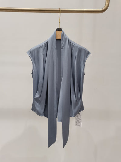 Blusa de Seda con Escote V y Cintura Ajustable - Diseño Tricolor - Image 11