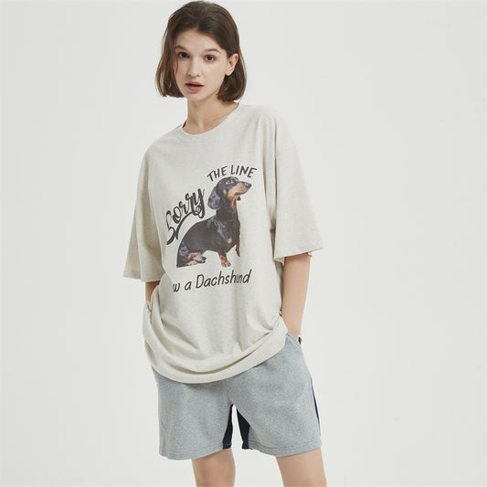 Playera Retro Perro Salchicha Beige - Diseño Adorable Manga Corta