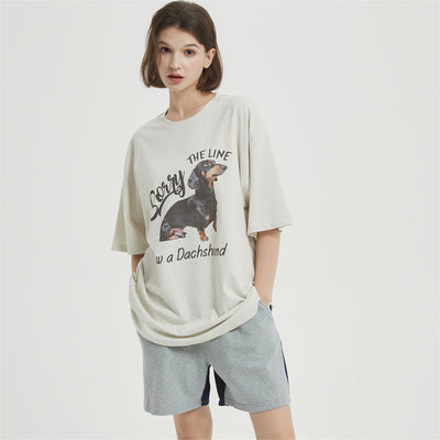 Playera Retro Perro Salchicha Beige - Diseño Adorable Manga Corta