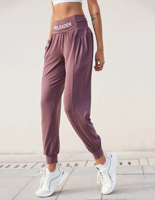 Pantalones deportivos con cintura ajustable y lettering - Image 19