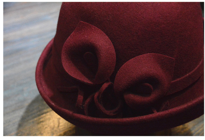 Gorro de Lana para Mujer con Borde Enrollado - Diseño Elegante y Versátil - Image 11