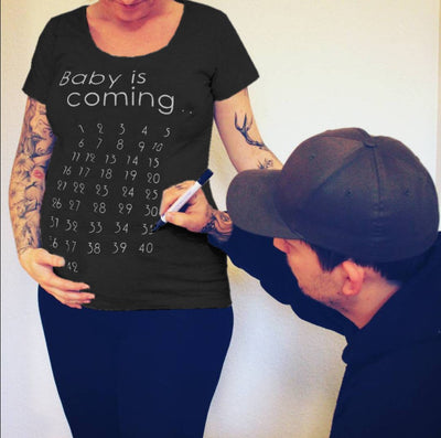 Maternidad con Estilo: Playera de Huellitas Divertidas - Image 9