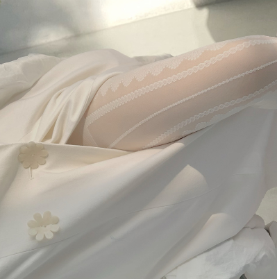 Medias de encaje blanco elegantes - Image 5