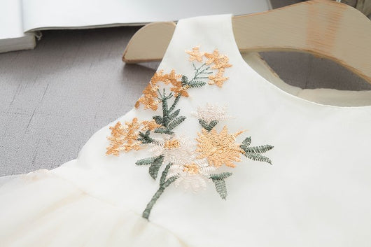 Vestido Infantil de Algodón con Bordado y Tirantes - Image 17