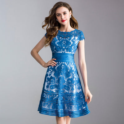 Vestido Entallado de Manga Corta con Bordado - Image 3