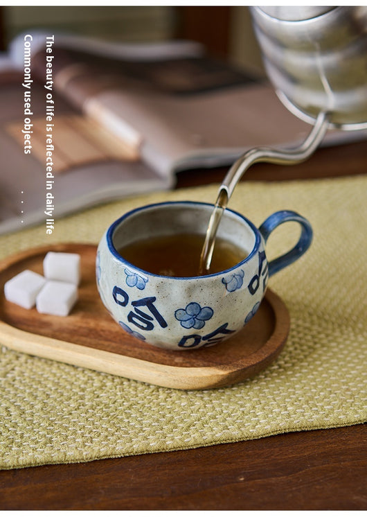 Taza de Cerámica Artesanal Azul y Blanco con Diseño Dibujado a Mano - Image 10