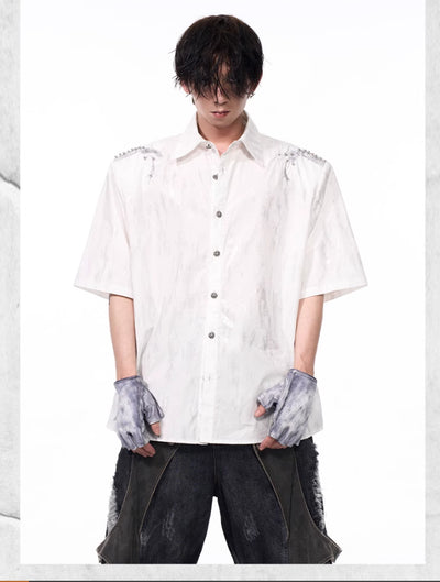Camisa Blanca Manga Corta para Hombre con Hombreras Serpiente y Detalles Dorados - Image 3