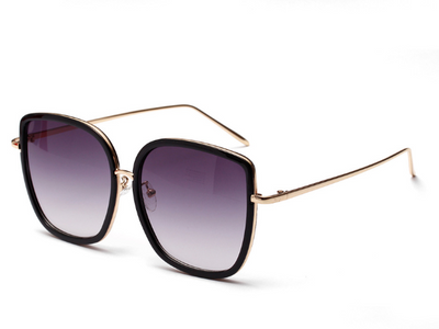 Big square sunglasses for women with transparent pink frames and pink gradient lenses, featuring gold-tone metal temples. - Image 5