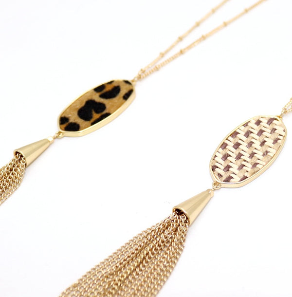 Collar Largo con Borlas de Personalidad