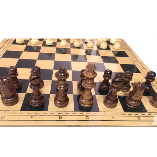 Juego de Ajedrez Plegable de Madera con Piezas Magnéticas - Image 2