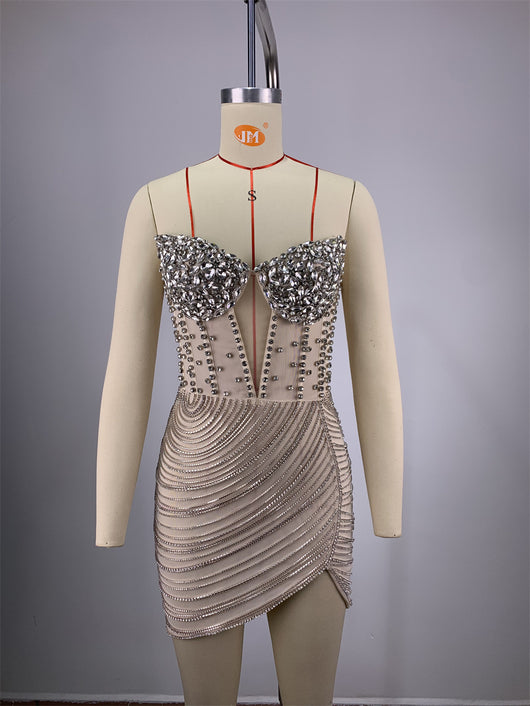 Vestido Mini Ajustado con Hombros Descubiertos y Detalles de Diamantes - Image 11