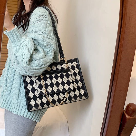 Bolsa Escolar Commuter con Cadena y Diseño Rombo para Mujer - Image 4