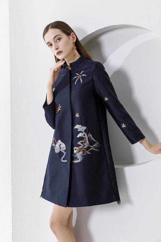 Abrigo de Invierno Elegante con Encaje Bordado y Combinación de Seda y Lana - Image 11