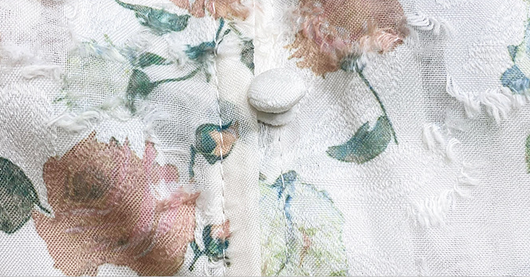 Blusa Chifón Floral con Encaje, Cuello en V y Mangas Largas - Image 11