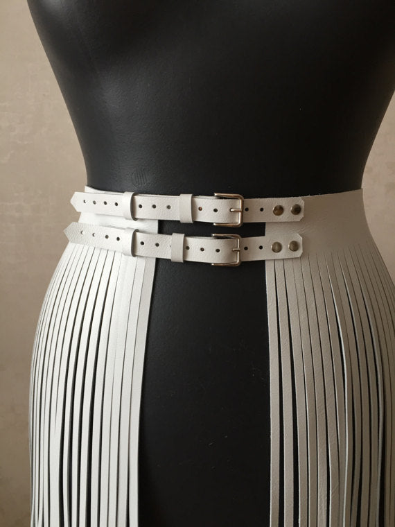 Falda Corta de Cintura Doble con Detalles en Cuero