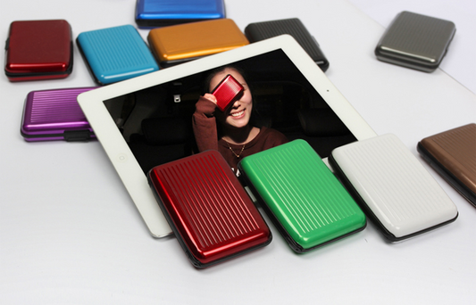 Estuche Magnético para Tarjetas en Aluminio - Resistente al Agua