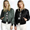 Chaqueta Corta de Moda con Cierre de Cremallera en Color Sólido