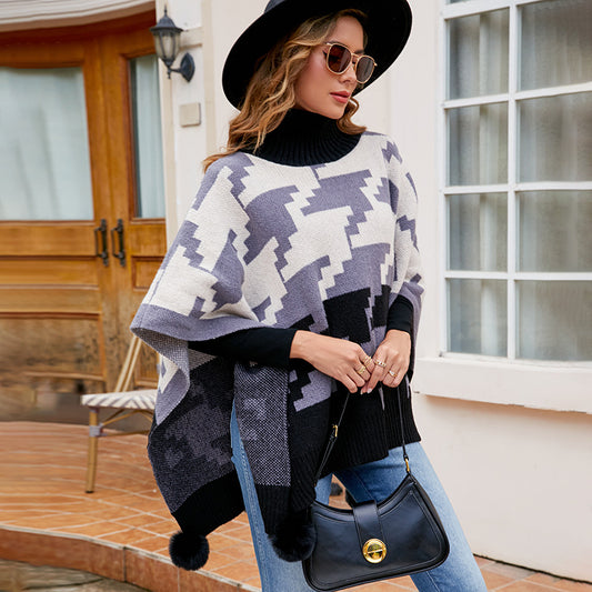 Poncho Capa Cálido Cuello Alto Bicolor con Pompones de Piel