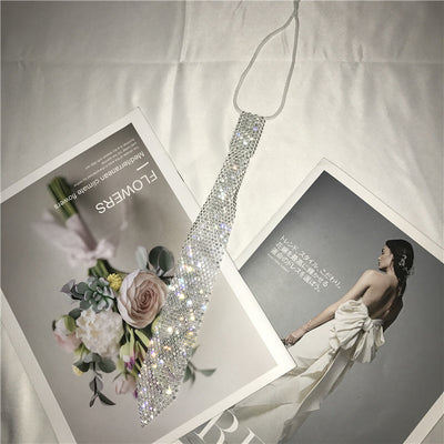 Blusa Elegante con Corbatín de Strass Brillante para Mujer - Image 9