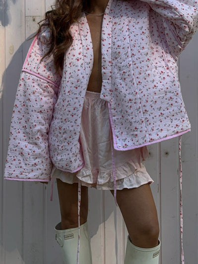 Abrigo Acolchado Floral Romántico con Cuello V y Mangas Acampanadas - Image 14