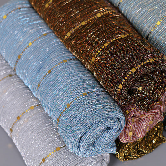 Pañuelo de Seda Dorado con Lentejuelas - Accesorio Versátil para Mujer