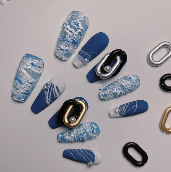 Uñas Postizas de Diseño con Perforaciones - Nail Art Personalizado Europeo