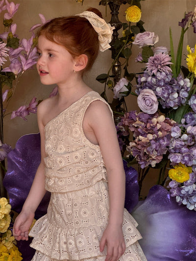 Vestido Pastel con Hombreras Oblicuas y Bordados de Verano - Image 13