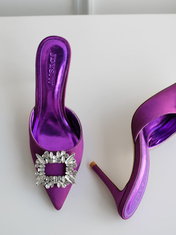 Zapato de Tacón Medio con Diamantes de Imitación y Satén - Elegancia Temperamental