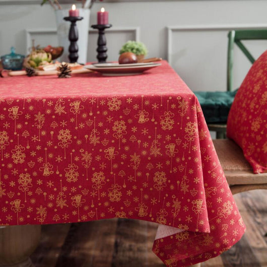 Mantel Navideño Rojo con Detalles Dorados - Image 2