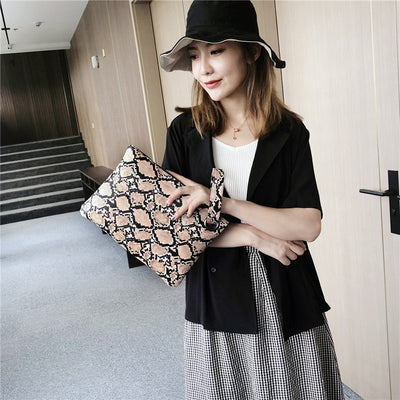 Clutch Estampado Animal Print - Image 3