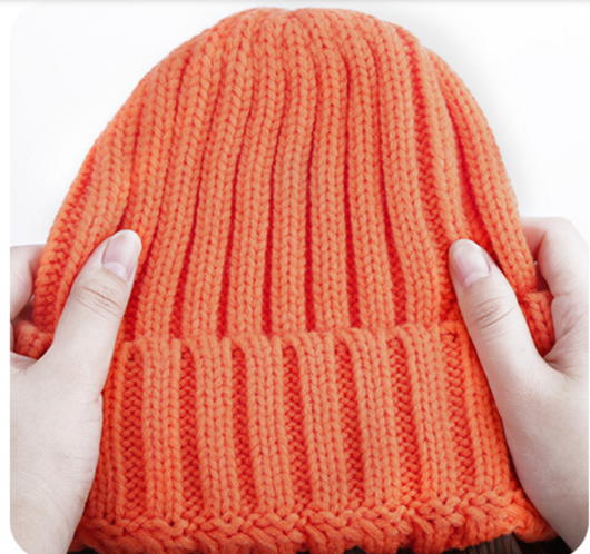 Gorro Tejido Integrado con Peluca de Cabello Rizado Efecto Agua - Image 5