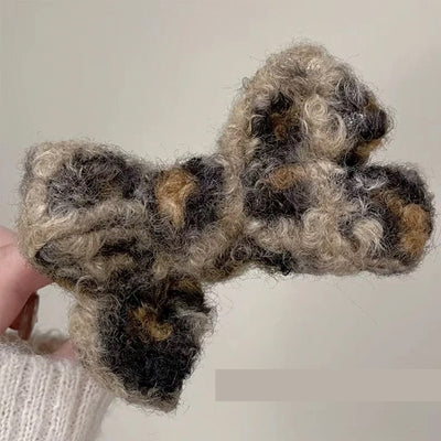 Clip Tiburón de Felpa Leopardo con Moño para Recogido Elegante - Image 2