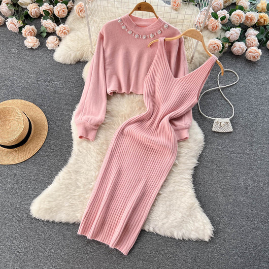 Conjunto Dos Piezas: Blusa Tejida Escote V y Falda Halter - Image 23