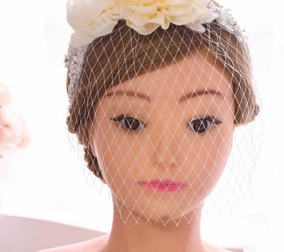 Diadema Nupcial con Flor 3D y Mini Sombrero - Accesorio de Novia Elegante - Image 10