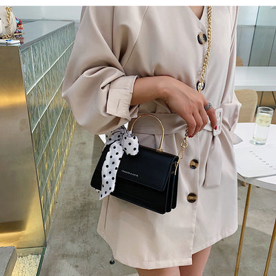 Bolso Mensajero Trendy con Cadena - Bolsa de Hombro Texturizada Elegante - Image 8