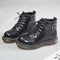 Botas Martin de Cuero Estilo Británico con Remaches Decorativos