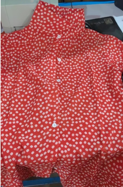 Blusa Estampada de Manga Larga con Cuello en V y Botones para Mujer - Image 10