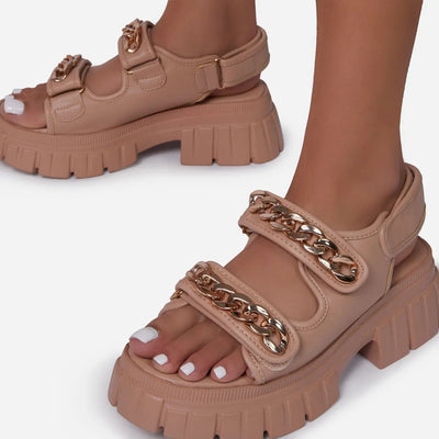 Sandalias Plataforma con Detalles Metálicos - Image 5