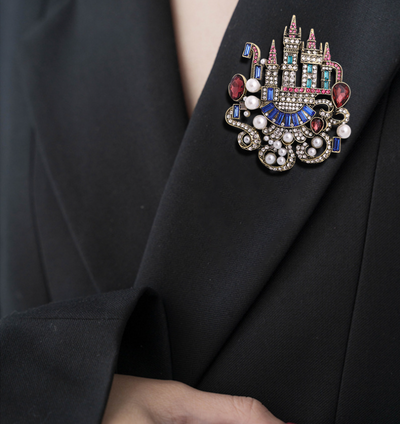 Broche Castillo Europeo Retro con Cristales de Diamante - Image 12