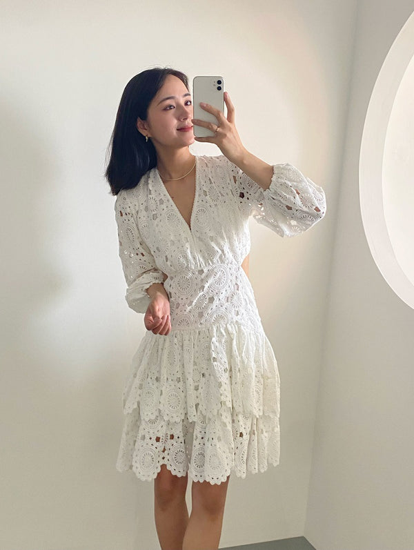 Vestido Elegante con Encaje Calado y Escote en V para Mujer