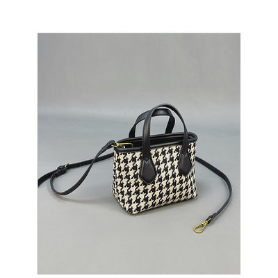 Bolsa Mensajera Houndstooth Asimétrica de Moda - Image 5