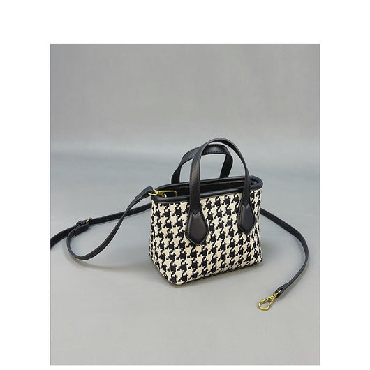 Bolsa Mensajera Houndstooth Asimétrica de Moda - Image 5