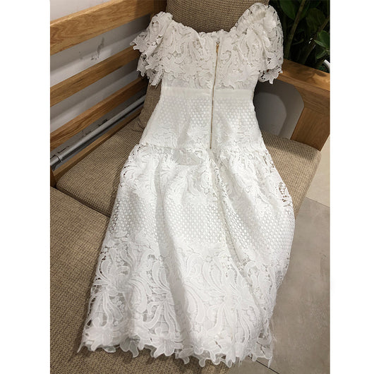 Vestido Blanco Largo con Bordado Floral y Detalle de Hombro - Image 10