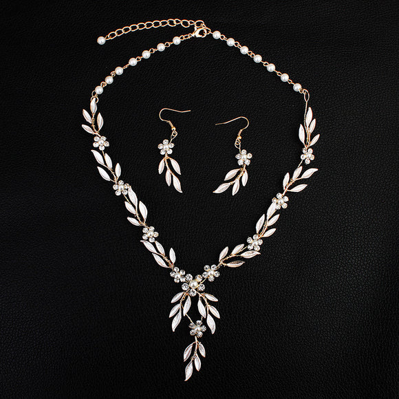 Juego de Joyas Nupcial de Tres Piezas: Aretes, Collar y Pulsera en Aleación Chapada